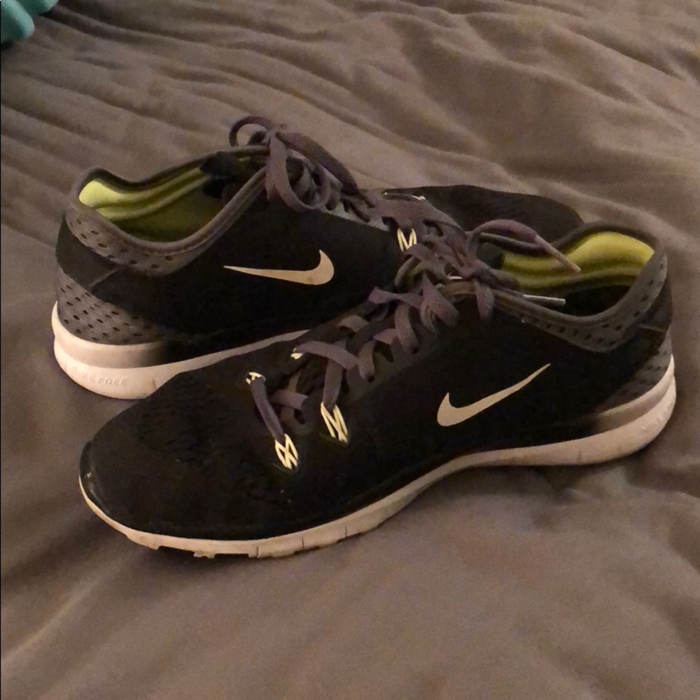 Solid black with some grey Nike’s